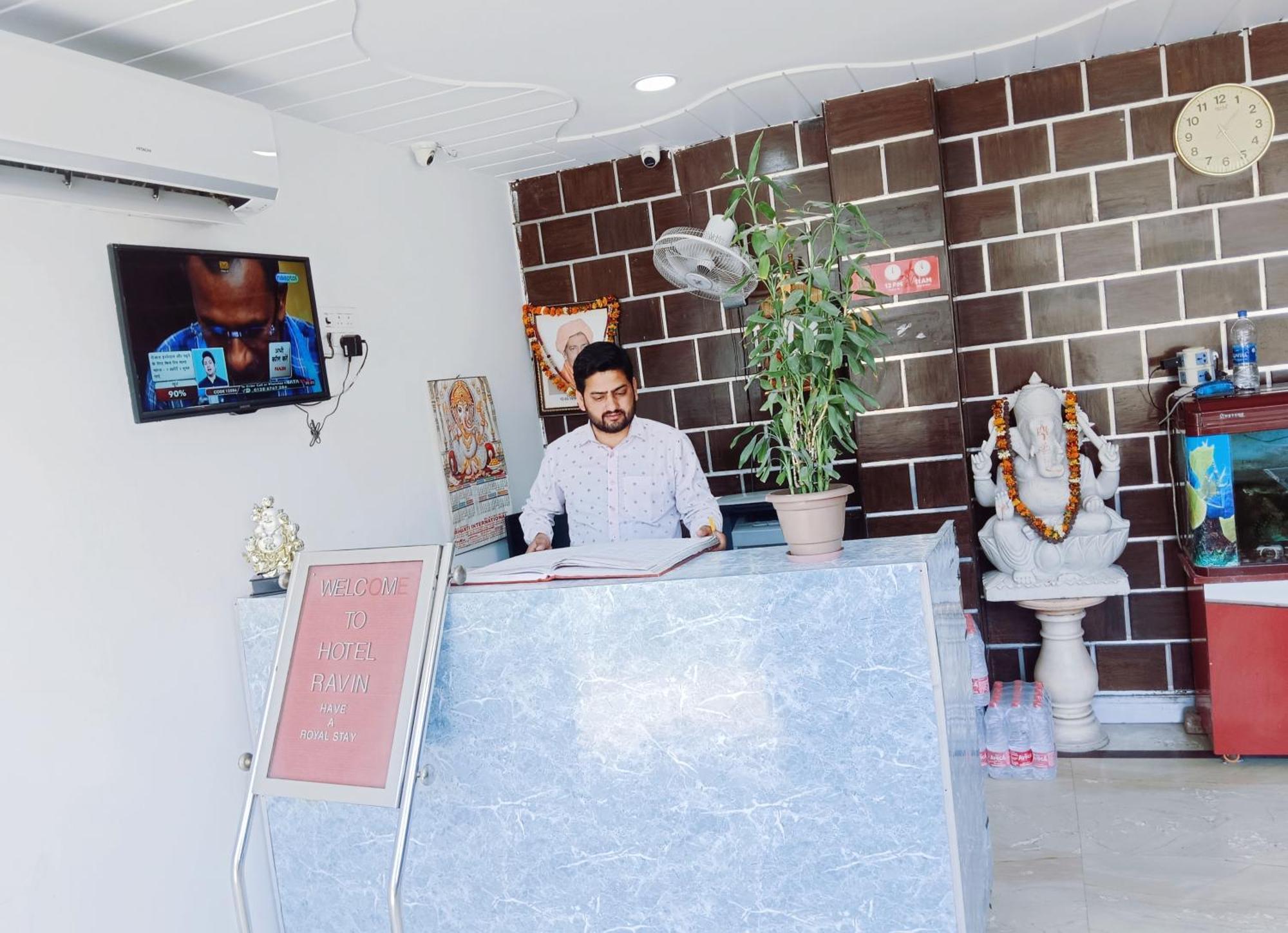 Hotel Hight Krone A Family Hotel Near Igi Airport Delhi Νέο Δελχί Εξωτερικό φωτογραφία