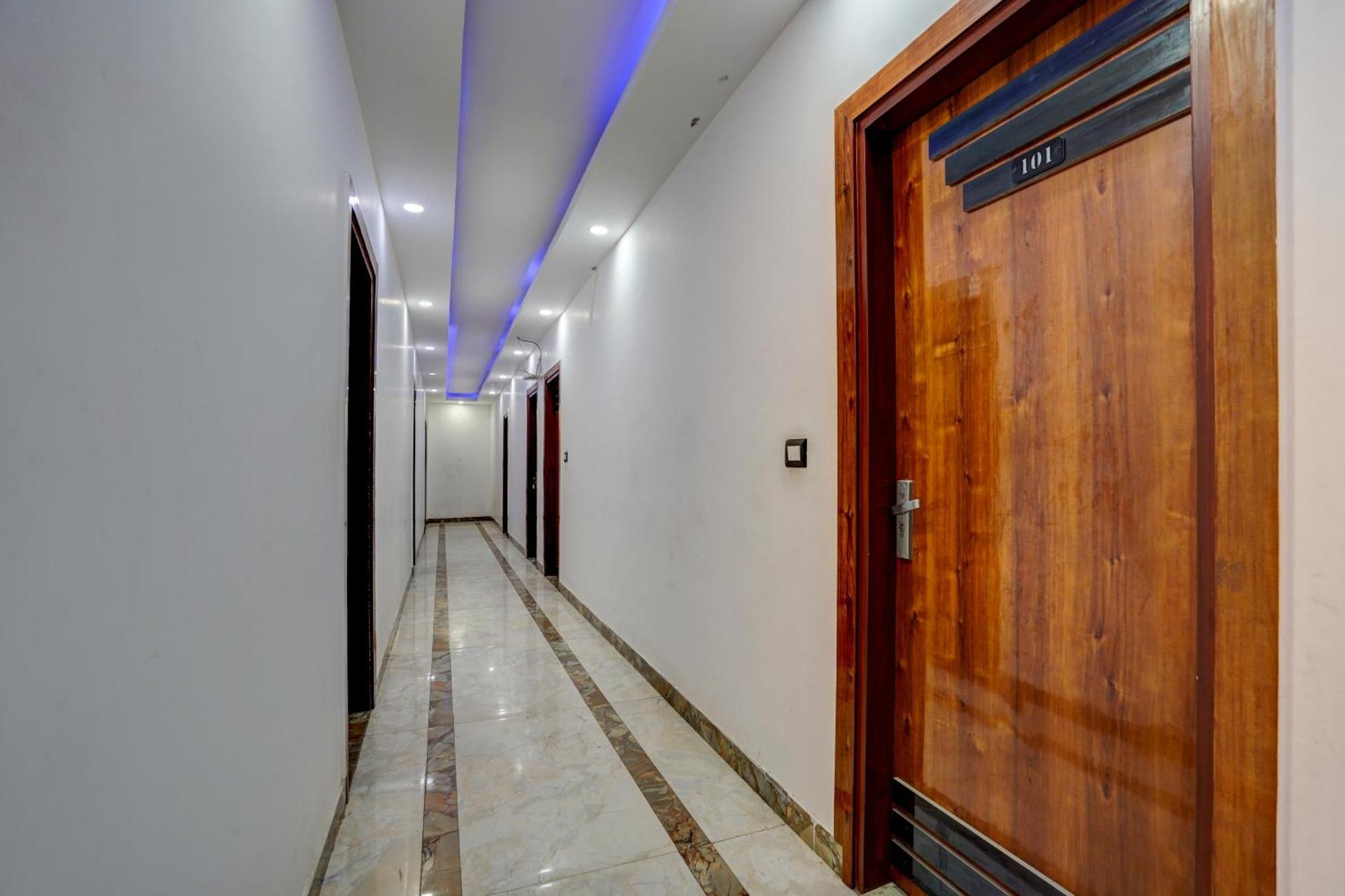 Hotel Hight Krone A Family Hotel Near Igi Airport Delhi Νέο Δελχί Εξωτερικό φωτογραφία