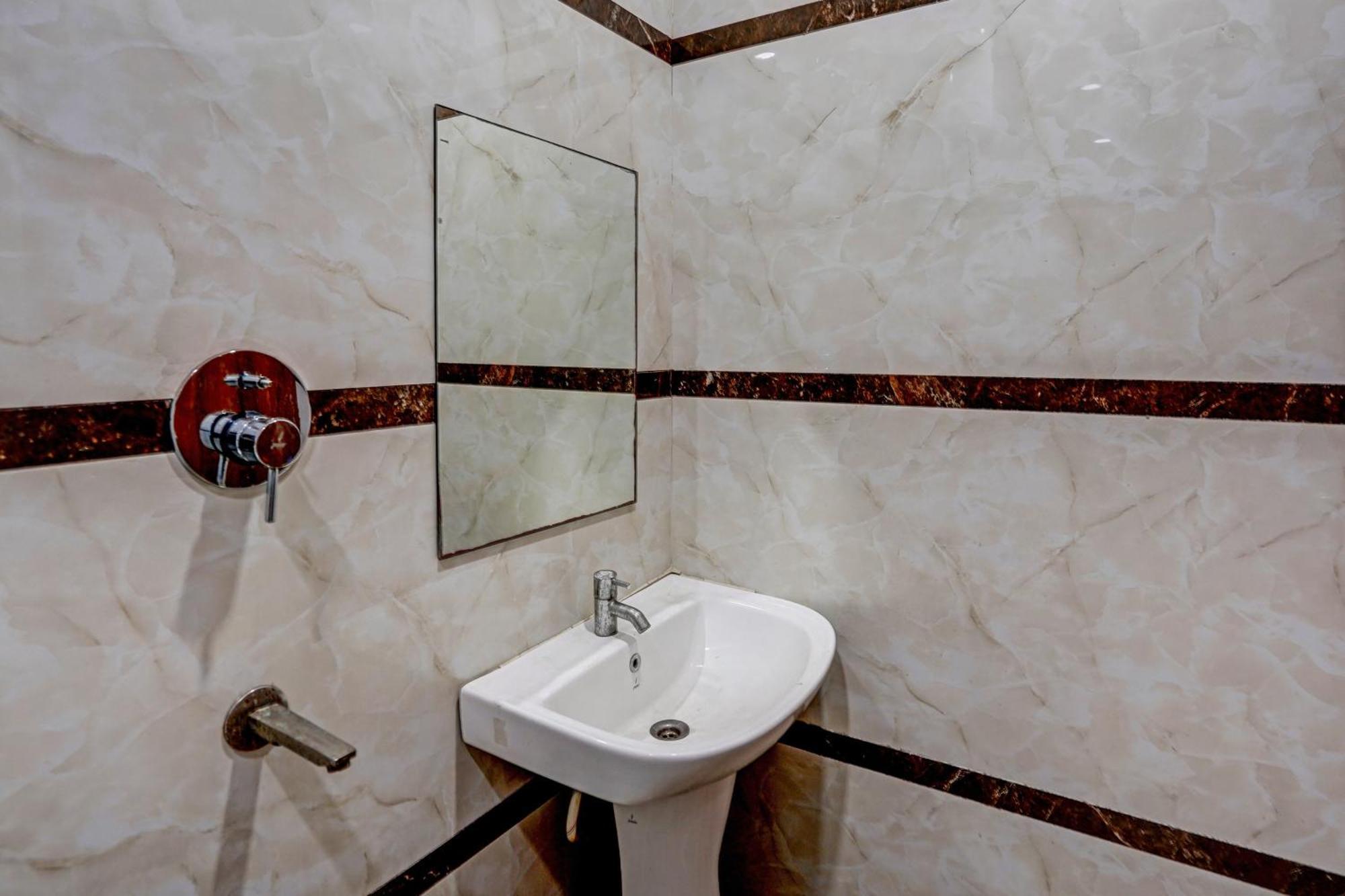 Hotel Hight Krone A Family Hotel Near Igi Airport Delhi Νέο Δελχί Εξωτερικό φωτογραφία